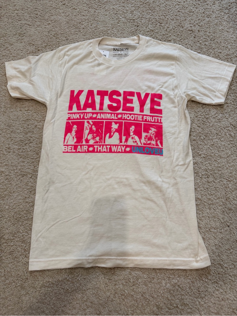 Katseye WILD Women’s T-shirt (S)
